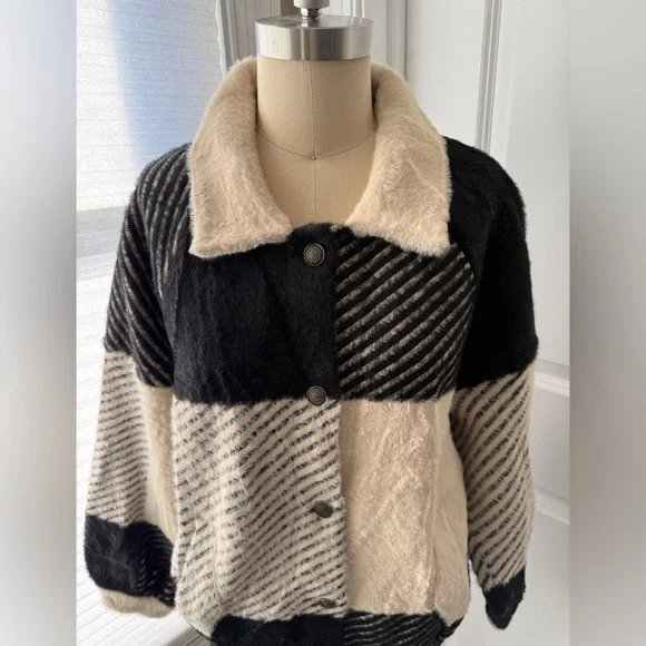 NVLT Eyelash Knit Bomber Coatigan - Picture 5 of 10